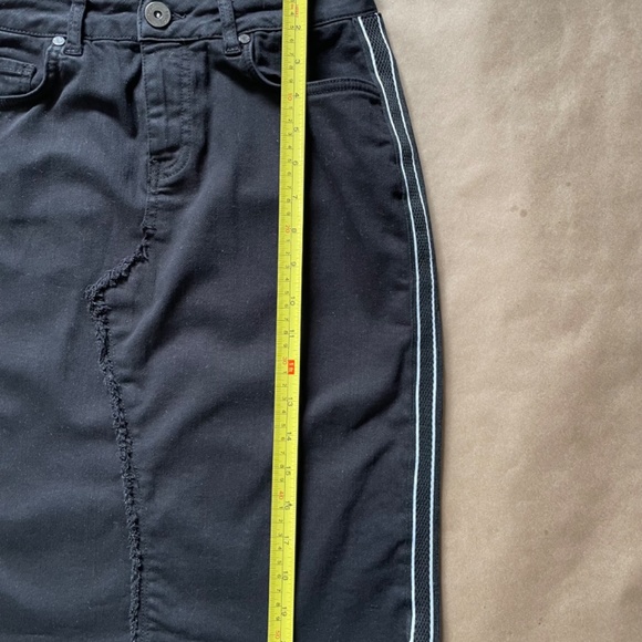 Black jean skirt, stretch fabric, size 4 - Picture 5 of 9
